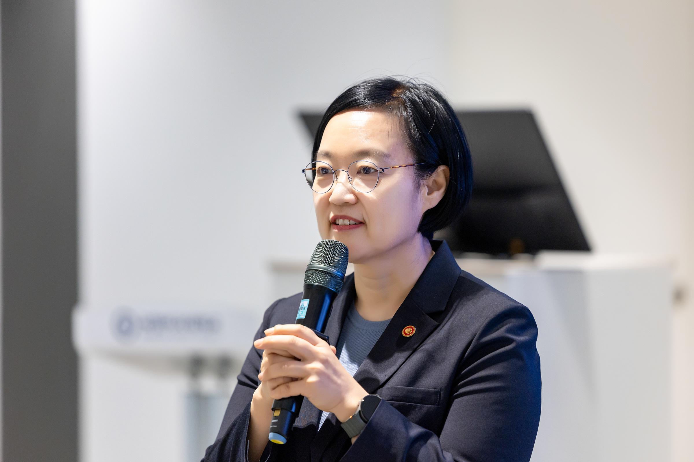 SMWU Alumna Han Seong-sook Named Prime Minister — First in University's History