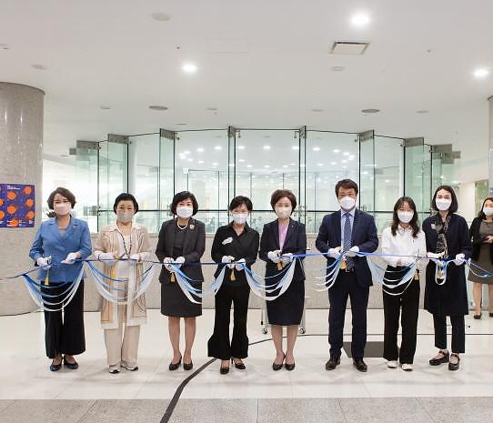 Sookmyung Art Festival participated by alumni artists ends in success