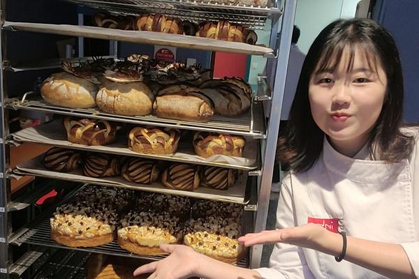 "사람들에게 행복 전하는 빵 만들고 싶어요" 베이킹 크리에이터 황유진 동문