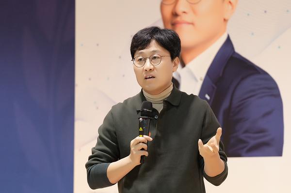 숙명여대 창학 120주년 기념 '다정한 물리학자' 김상욱 교수 특강 개최